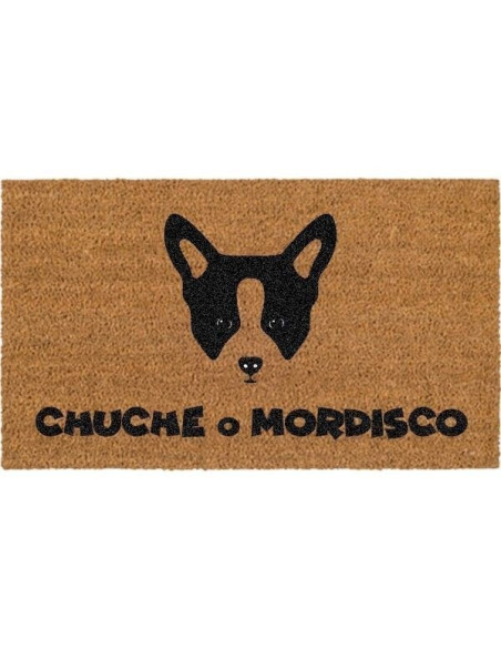 Simpático felpudo que ya al más puro estilo "Perro Escobar" avisándote de que si no le das una chuche te muerde...