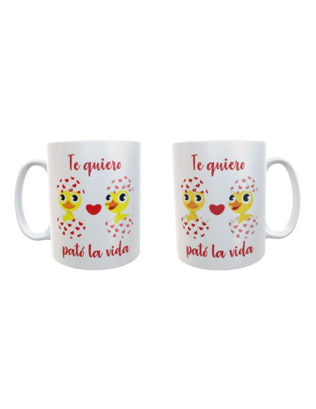 Taza de cerámica blanca con frase romántica Te quiero pató la vida e ilustración de dos patitos enamorados rodeados de corazones