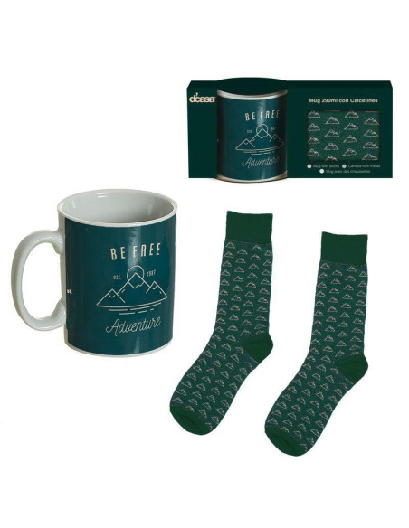 Set de regalo Aventure compuesto por taza verde de cerámica con montañas impresas y calcetines verdes a juego
