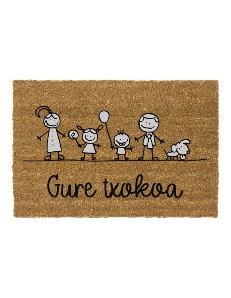 Felpudo de fibra de coco con una familia dibujada y la frase "Gure Txokoa", con base de PVC antideslizante.