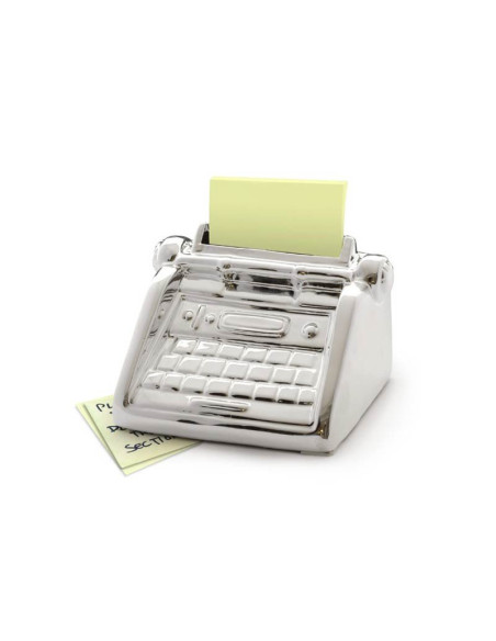 Dispensador de notas adhesivas de cerámica cromada con forma de máquina de escribir clásica sosteniendo un Post-it amarillo