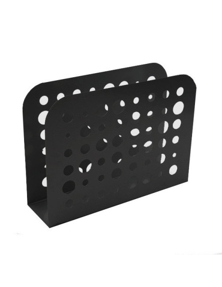 Revistero negro de metal con diseño perforado y asa superior.