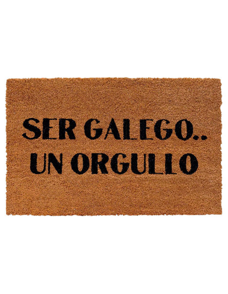 Felpudo de fibra de coco con la frase "Ser galego, un orgullo" y base de PVC antideslizante.