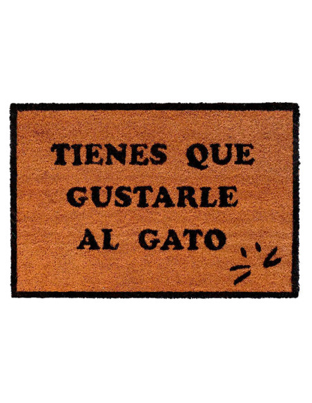 Felpudo de fibra de coco con la frase Tienes que gustarle al gato y base de PVC antideslizante.