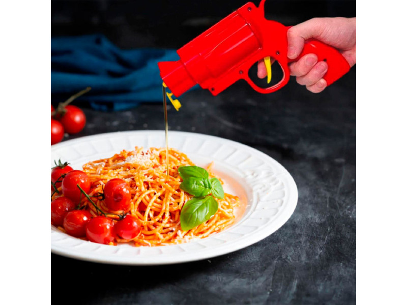 Pistola para salsas en mesa de Pasta
