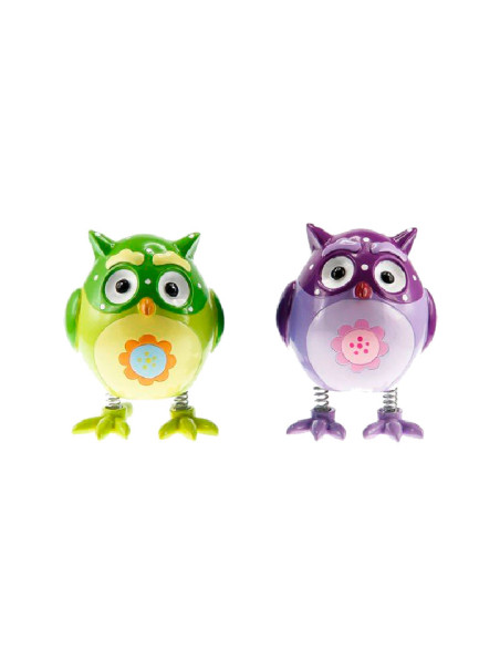 Dos huchas decorativas de cerámica con forma de búho de color verde y morado con muelles sobre fondo blanco