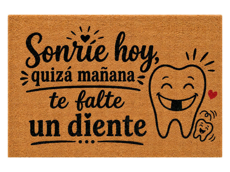 Divertido felpudo con la frase "Sonríe hoy, quizás mañana te falte un diente".