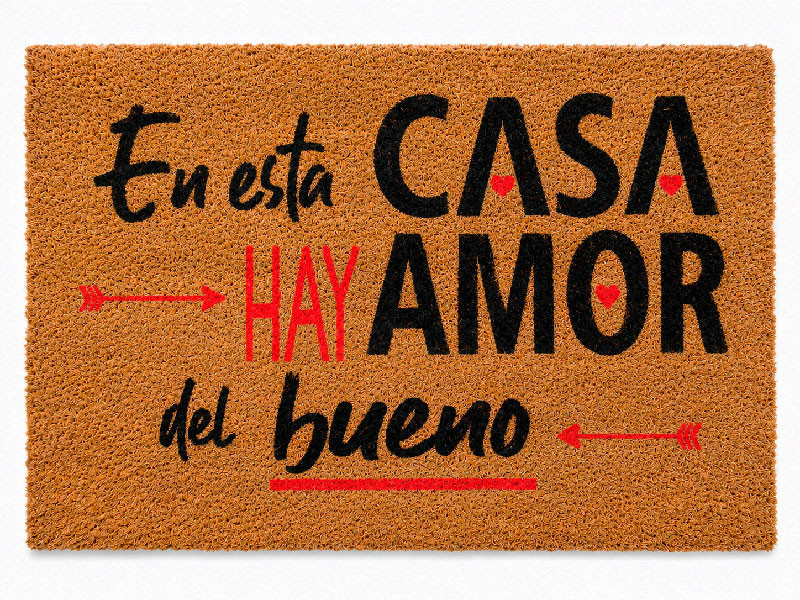 Felpudo original de fibra de coco con la frase En esta casa hay amor del bueno