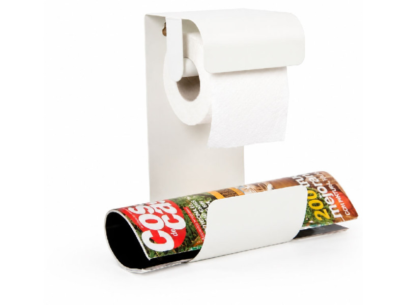 Portarrollos de pared metalico blanco con revistero inferior y rollo de papel colocado
