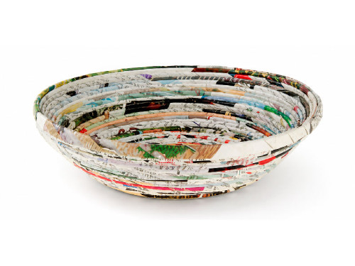 Cuenco vaciabolsillos redondo de ceramica forrado con papel de revista reciclado multicolor