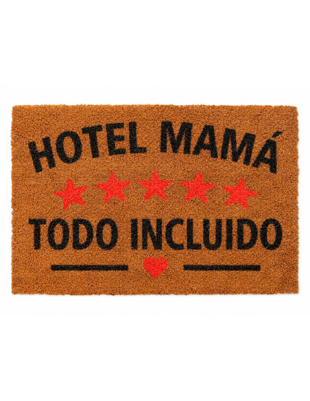 Felpudo grande de fibra de coco con la frase en letras negras Hotel Mama Todo Incluido y cinco estrellas rojas