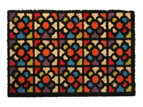Felpudo de coco con diseño de baldosas geométricas multicolor.