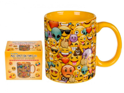 Taza de cerámica amarilla estampada con colección de caritas de emoticonos y emojis junto a su caja de regalo