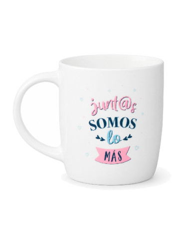 Taza blanca de cerámica con la frase Juntos Somos Lo Más impresa en color azul y rosa