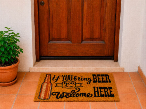 Felpudo de fibra de coco con la frase If you bring beer, you are welcome here y diseño de estilo vintage. 2