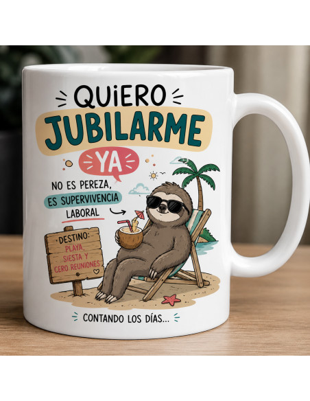 Taza blanca Quiero jubilarme ya con perezoso descansando en una tumbona en la playa sobre una mesa