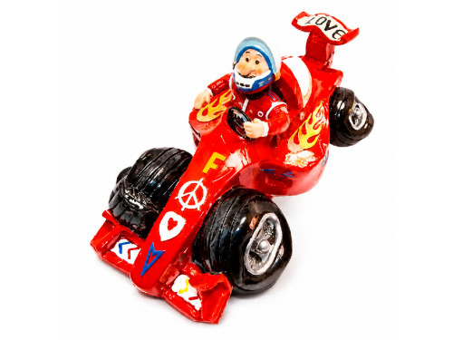 Hucha de cerámica con forma de coche de Fórmula 1 rojo, piloto y tapón inferior.