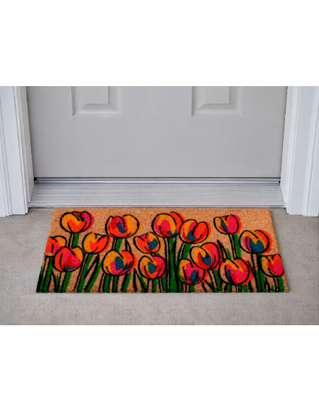 Felpudo de fibra de coco natural con estampado de tulipanes de colores vibrantes en la puerta de casa