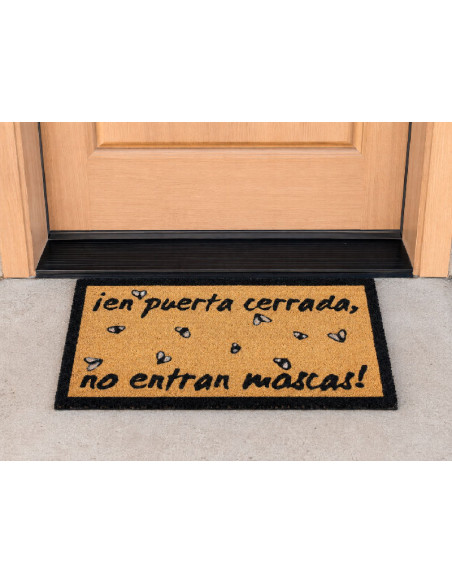 Felpudo ¡En puerta cerrada no entran moscas! en la puerta