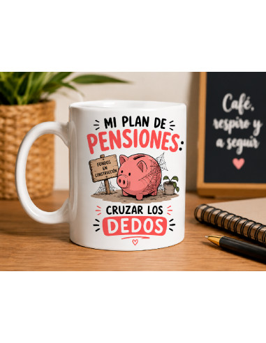 Taza Mi plan de pensiones: cruzar los dedos sobre una mesa
