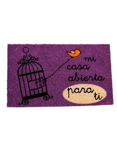 Felpudo morado con jaula abierta, pájaro y frase Mi casa abierta para ti.