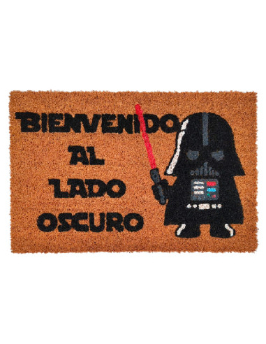Felpudo de fibra de coco con frase Bienvenido al lado oscuro y diseño inspirado en Darth Vader.