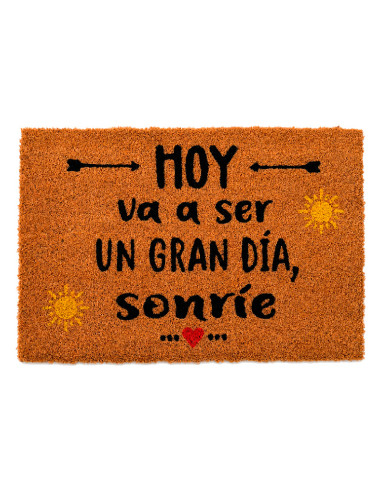 Felpudo optimista de fibra de coco natural con la frase Hoy va a ser un gran dia sonrie con dibujos de un sol y flechas