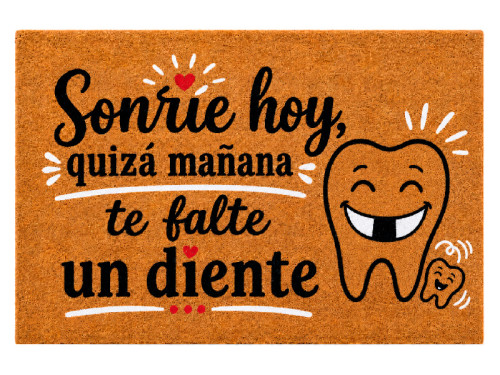 Divertido felpudo con la frase "Sonríe hoy, quizás mañana te falte un diente".