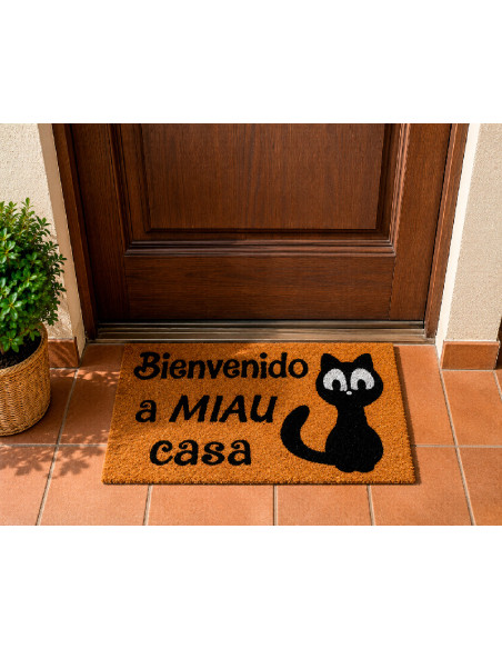 Felpudo Bienvenido a Miau Casa en la puerta de casa
