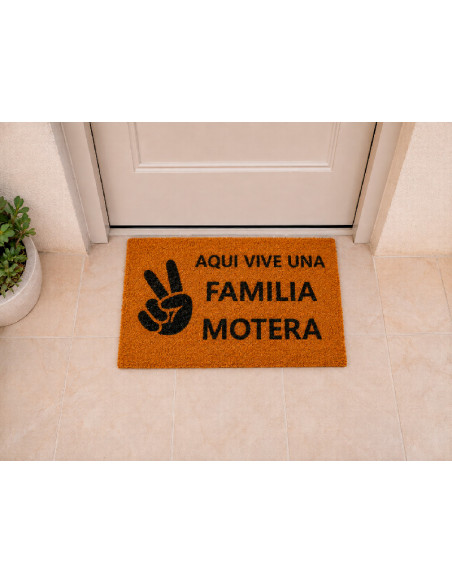 Felpudo Aquí vive una familia motera en la puerta de casa