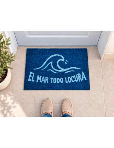 Felpudo El mar todo locura en la puerta de casa