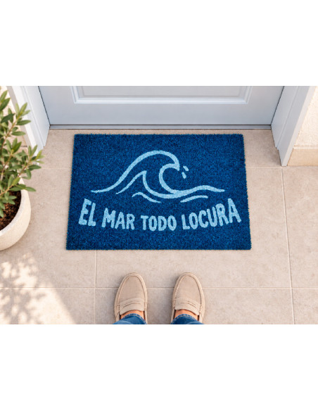 Felpudo El mar todo locura en la puerta de casa