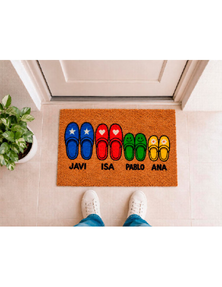 Felpudo Personalizado Zapatillas de Casa en la puerta de casa.