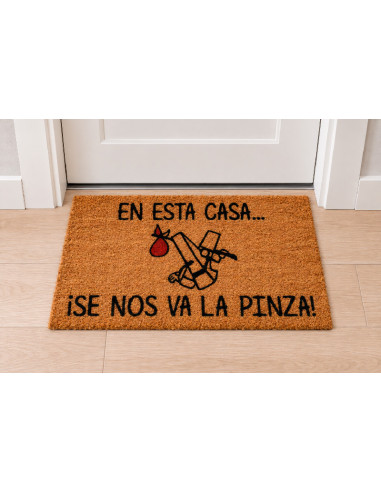 Felpudo Se Nos Va La Pinza en la entrada de casa