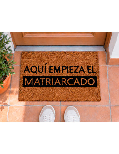 Felpudo  Aquí Empieza el Matriarcado en la puerta de casa
