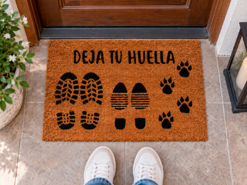 Felpudo de fibra de coco natural con huellas de zapatos, patas y frase Deja tu huella. 2