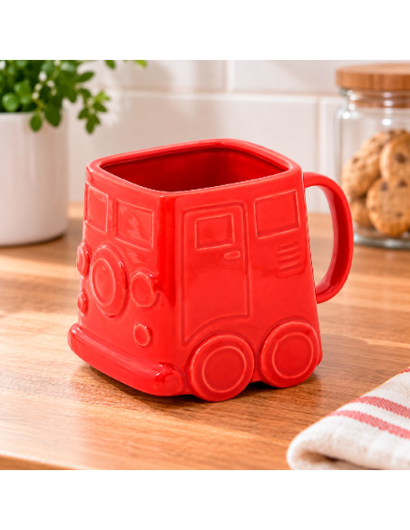 Taza Furgo Roja en la cocina