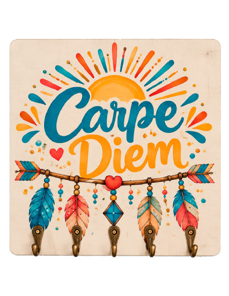 Cuelgallaves Carpe Diem de MDF con diseño colorido y cinco ganchos metálicos.