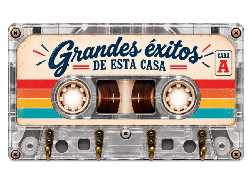 ALT imagen principal
Colgador de llaves de MDF con diseño de cassette retro Grandes éxitos de esta casa y 4 ganchos metálicos.
